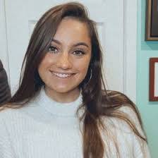 Anna Nardelli's Instagram, Twitter & Facebook