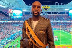 Съдебномедицинска експертиза констатира, че смъртта на джордж флойд е убийство, предадоха агенциите, като се позоваха на доклад на бюрото за съдебномедицински експертизи на окръг хенепин, минесота. Flojd Mejvezer Oplatit Pohorony Dzhordzha Flojda Chempionat