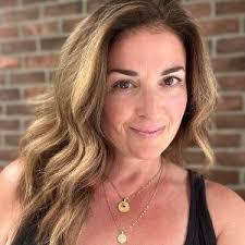 Jennifer Casey's Instagram, Twitter & Facebook