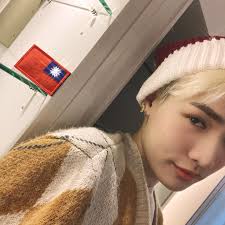 生而為人，我要的是體驗。 國家的成型是前人們所留下來的思想文化， 能活到現在我不感謝所有人， 但有個這麼漂亮的地方讓我存在， 我還是要感謝你，  畢竟，生而為人。 祝中華民國109歲生日快樂。