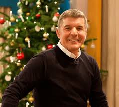 He is a celebrity tv show host. Ele Ja Tinha Pouco Que Fazer Joao Baiao Cada Vez Mais Atulhado Em Trabalho Na Sic Nacional Flash