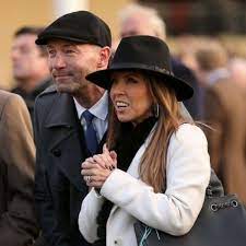 He married his wife lainya at the age of just 20 on june 8th 1991. Who Is Alan Shearer Dating Alan Shearer Girlfriend Wife
