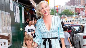 P!nk and her daughter willow sage hart sing a million dreams and a million dreams (reprise) from the greatest showman: Pink S Daughter Willow Sage Hart 9 Shows Off Her Incredible Voice In New Duet Cover Me In Sunshine Rhn