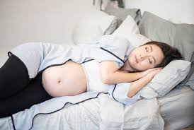 Posisi Tidur Ibu Hamil Trimester Kedua Agar Lebih Nyaman