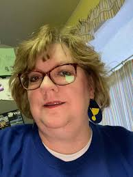 Who's going to the Saint Louis show tonight? I made myself some earrings. 🥰