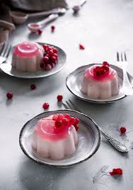 Valentinstag Rezept Prickelnde Johannisbeer Panna Cotta Rezept Valentine Desserts Dessert Rezepte Einfach Lebensmittel Essen