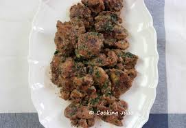 Hachez finement le jambon et concassez grossièrement les dans une poêle, faites fondre le beurre, ajoutez les échalotes, faites cuire 3 minutes, ajoutez les morceaux de foie, laissez cuire 2 minutes en. Cooking Julia Foies De Volaille A La Persillade