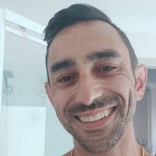 Please help, I am losing my 💩 with the mould. I have tried clove oil,  double strength vinegar, 30 second mould remover from Bunnings, but it  keeps coming back in the same