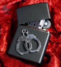 Primus feuerzeug powerlighter schwarz primus feuerzeug powerlighter schwarz powerz?nder mit spitzbrennerflamme 8 x 5 x 2 cm 67 g. Spielerspelunke An Der Leuchtenburg Zippo Sturmfeuerzeug Schwarz Matt Mit Handschellen