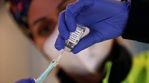 Eficacia, dosis, quiénes se vacunan y cómo se administran. Espana Detiene Vacunacion Con Dosis De Astrazeneca