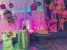 Che festa hawaiana sarebbe, senza addobbi ed accessori a tema? Tropical Party Divertiti Ad Allestirlo Il Fantastico Mondo Di Lu