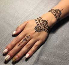 Henna tattoos are composed of various shapes and colors. The Best Woman Tattoos Henna Tattoo Designs Hand Simple Henna Tattoo Henna Tattoo Designs Simple