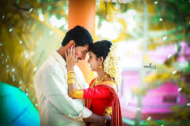Nishanth Chippy Love Scene Wedlock Cinemas A Beautiful Kerala Wedding Vide Cinema Wedding Wedding Couple Poses Photography Indian Wedding Photography Couples
