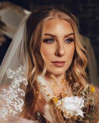 Hope its ok to post i am looking for a makeup artist and hair stylist to do  house call for 31st may anybody no anyone to do it please let me no