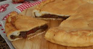 Il Calzone Di Cipolle Pugliese E Una Torta Rustica Fatta Di Una Sottile Sfoglia Di Pasta Di Pane E Ripiena Di Cipolle Acciug Ricette Ricette Di Cucina Cipolle