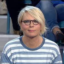 Maria de filippi e il suo modo di condurre sono ormai simbolo dell'immaginario televisivo: Maria De Filippi Admits Mistakes From Mom I Exaggerated I Was Too Much On My Son