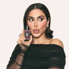 Huda Beauty fans share delight over fragrance-free Easy Bake powder