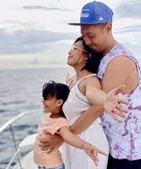 Nabila dan suaminya, mohd izwan johar bernikah pada jun 2015 selepas dua tahun berkenalan. Dan Tiba Waktunya Untuk Berpisah Tiada Lagi Gelak Ketawa Kami Bersama Nabila Huda Tinggalkan Suami Khalifah Media
