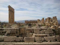 Del enorme trabajo técnico de hace siglos son testigos no sólo los gigantescos sillares y columnas (las más altas del mundo) de baalbek, sino también las. Fotos Terraza De Baalbek Baalbek In Lebanon Is A Great Mystery Of The Ancient World Encuentra Fotos De Stock Perfectas E Imagenes Editoriales De Noticias Sobre Baalbek En Getty Images