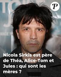 Nicola Sirkis, rockeur et papa fusionnel, lève le voile sur ses enfants et  leurs mères. Découvrez un aspect méconnu de sa vie ! 🎸