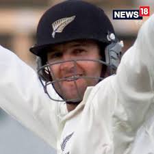 टेस्ट मैच में लगाए 11 छक्के, ठोका सबसे तेज दोहरा शतक, अब पैसों के लिए जान  की बाजी लगाता है ये क्रिकेटर