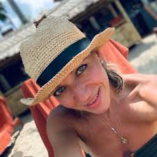 Edith Bernard (@eye4smilesandstyles) • Instagram photos and videos