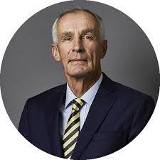 Peter Kennett's Instagram, Twitter & Facebook