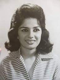 صور لسيدات مصريات وأجانب تصوير استديو مترو فان ليو شارع فؤاد الأول 26 يوليو حاليا في خمسينيات وستينات القرن الما egyptian beauty egyptian women old egypt
