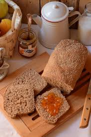 Pan De Molde Integral Delicioso Cuchillito Y Tenedor Pan Integral Casero Pan De Molde Torta De Dulces