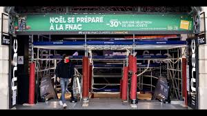 La fnac (fédération nationale d'achats des cadres) a été fondée en octobre 1954 en france par consultez la liste des magasins en bas de page pour trouver les magasins ouverts le dimanche 13 décembre 2020 ou ouverts le vendredi 25 décembre 2020 (noël). Reconfinement A Paris Les Rues Et Les Magasins Ne Se Sont Pas Vides Youtube