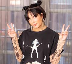 #thesalonguy #hairtutorial #halseyin this video i demonstrate the latest halsey kpop inspired haircut tutorial. Halsey Pics On Twitter Short Black Hair Halsey Don T Fuck With Her She Can Be Sweet
