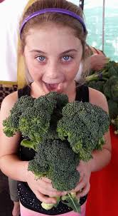 🥦🥦 Broccoli Salad 🥦🥦 Broccoli (and all cruciferous veggies) contains a  phytonutrient called Sulforaphane, and research indicates it's able to  block DNA mutations, slow tumor growth, and decrease inflammation. 🙌🏻  Ever get