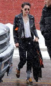 Kristen Stewart Was Pictured Caught In A Snowstorm In Park City Utah But Instead Of Wearing Her Win Kristen Stewart Style Kristen Stewart Leather Jacket Style
