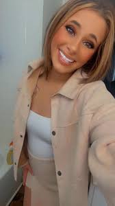 Is there any like pretty girls in this group? They wanna be friends? I  literally just wanna make some really cool people I mean