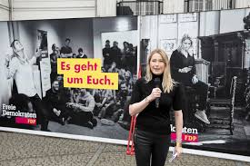 Aufgrund der blickverläufe ist nicht zu erwarten, dass die informationen auf einem plakat am straßenrand, ohne entsprechendes vorwissen oder involvement, wie gewünscht beim betrachter ankommen. Wirbel Um Fdp Wahlplakat Burgerschaftswahl 2019 In Bremen Weser Kurier