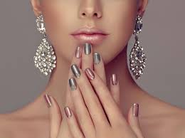 Nägel sollen nicht nur gepflegt aussehen, sondern auch zur trägerin, zum stil und zur persönlichkeit passen. Fingernagel In Form Bringen Angesagte Nagelformen Im Uberblick Beauty Tipps Net
