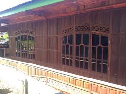 Jendela minimalis merupakan jenis jendela dengan desain yang umumnya berbentuk kotak lurus dan minim hiasan atau ornamen yang menjadikannya sebagai desain yang sederhana namun memberikan kesan elegan untuk mereka yang menggunakannya. Model Spanyola Untuk Penamaan Rumah Kayu Indonesia Facebook