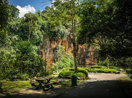 An estimated population of 113,700 residents is currently living in more than 30,000 hdb flats. Guide To Bukit Batok And Bukit Gombak Things To Do Eat Drink And Shop