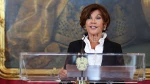 Judge's exam in 1975, afterwards judge at the district court innere stadt. Bis Zur Neuwahl Im September Verfassungsrichterin Bierlein Wird Ubergangskanzlerin Zdfheute