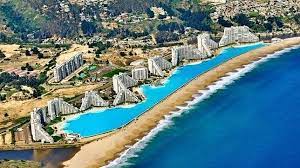 Guests of this beach apartment building will appreciate convenient onsite amenities such as a fitness center and spa services. Asi Es La Piscina Mas Grande Del Mundo