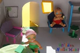 Cosa serve per fare una casa delle bambole: Bambini E Riciclo Come Fare Una Casa Delle Bambole