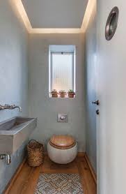 Gaste Wc Gestalten Klein Rustikal Holzboden Toilettensitz Holz Muster Teppich Gaste Wc Gestalten Kleines Wc Zimmer Badezimmer Innenausstattung