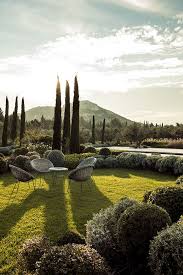 La Deco Vintage D Un Mas Provencal Beaux Jardins Les Plus Beaux Jardins Et Jardin Provencal