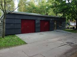 Das floriansdorf kiez frauensee ist ein kinderbrandschutzzentrum in heidesee (brandenburg), welches als unfallpräventionszentrum das risiko von brandverletzungen bei kindern reduzieren soll. Datei Kinderfeuerwache Floriansdorf Kiez Frauensee Aussen Jpg Wikipedia