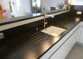 Rehausser La Couleur Vos Plans De Travail En Granit Noir Satine Plan De Travail Granit Granit Noir Design De Cuisine Moderne
