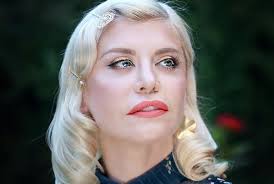 Jun 24, 2021 · nicoleta luciu este de nerecunoscut. Loredana Groza A Exagerat Cu OperaÈ›iile Plastice Nu Mai SeamÄƒnÄƒ Cu Ea Acum Foto Ea Md