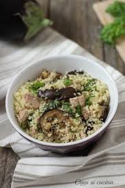In una capace padella soffriggete gli spicchi d'aglio e l'olio. Cous Cous Con Tonno E Melanzane Grigliate Ricetta