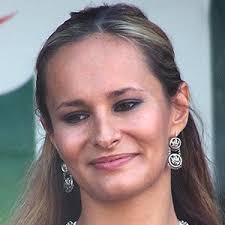 Nazpívala českou verzi písničky let it go, k pohádce ledové království. Monika Absolonova Age Bio Faces And Birthday