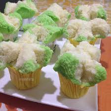 Gunakan mixer dgn kecepatan tinggi atau whisk spiral jika kamu ingin membuat resep bolu pandan kukus tanpa mixer. Resep Bolu Kukus Pandan