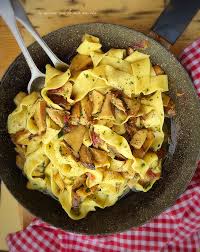 Infine amalgamate bene anche il prezzemolo tritato, una spolverata di pepe e salate. Pappardelle Ai Porcini E Cipolle Di Tropea In Cucina Con Le Mie Amiche